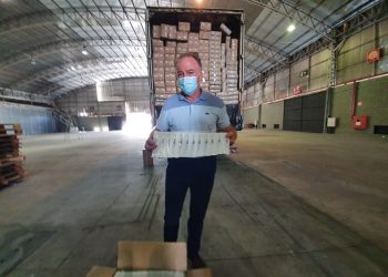 Governador, Casagrande, acompanha entrega das vacinas em SP