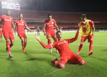 Inter humilha São Paulo no Morumbi e volta à liderança do Brasileiro