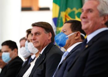 Governo negocia novo auxílio aos informais, afirma Bolsonaro