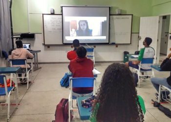Escola de Aracruz apresenta aulas remotas ao vivo