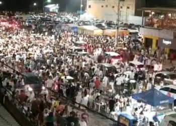 Carnaval na pandemia: Guriri tem aglomeração nas ruas pelo segundo dia