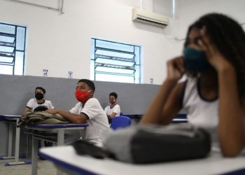 Escolas municipais devem ter aulas remotas ou híbridas em 2021