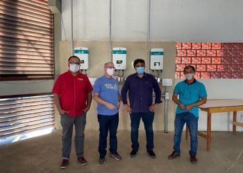 Governo do Estado entrega sistema de geração de energia solar para associação de agricultores de Nova Venécia