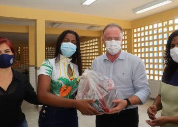 Adolescentes da Unip Norte cultivam horta para consumo próprio