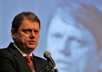 Covid-19: governo compra 100 milhões de doses da vacina da Pfizer