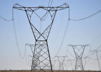 Ministro de Minas e Energia descarta racionamento de energia