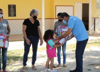 Jaguaré inicia entrega de kit escolar aos alunos da rede municipal