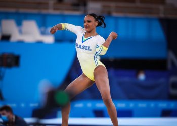 Rebeca Andrade dá show em Tóquio e se classifica para três finais