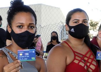Escola reabre biblioteca e dá nome de ex-servidora