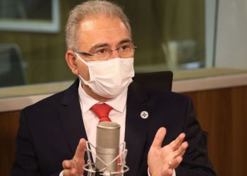 População adulta deve estar 100% vacinada até outubro, diz Queiroga