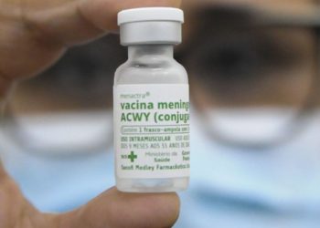 Vacinação contra meningite busca menores de 11 anos com dose em atraso