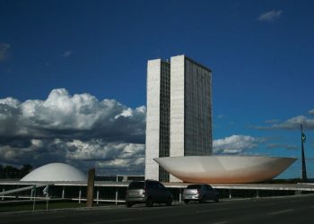 Covid-19: Câmara aprova mudanças no calendário escolar até fim do ano