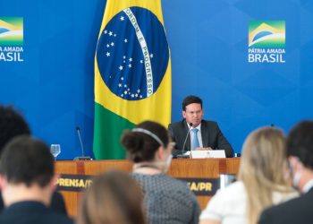 Auxílio Brasil terá reajuste de 20% em relação ao Bolsa Família