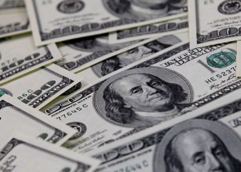 Dólar tem maior queda diária em dois meses e fecha a R$ 5,52