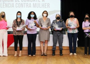 Vice-governadora participa de fórum sobre combate à violência contra mulher em Venda Nova do Imigrante