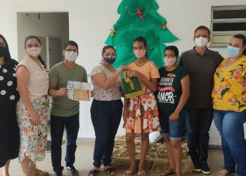 Escola homenageia estudante campeã em Concurso de Redação