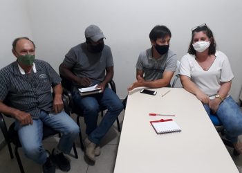 Vereadores acompanham apresentação de tabelas do Magistério