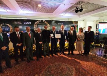 Governador do Espírito Santo é homenageado em premiação em São Paulo