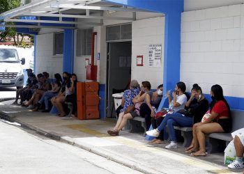 É possível ter Covid-19, gripe e dengue ao mesmo tempo?