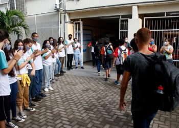 Ano letivo começa nas escolas da Rede Estadual