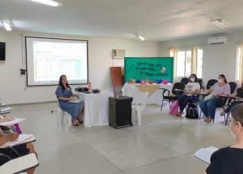 Professores de Jaguaré participam de formação para “Semana Escolar de Combate à Violência Contra a Mulher”.