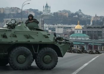 Invasão russa completa hoje um mês e expõe uma Ucrânia devastada