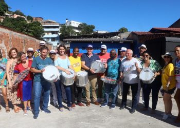 Governo do Estado participa de entrega de instrumentos musicais para escolas de samba