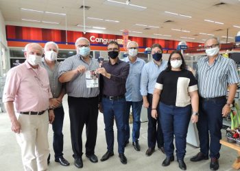 Governo do Estado participa de entrega de instrumentos musicais para escolas de samba