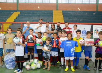Governo realiza entrega de materiais esportivos do Campeões de Futuro em Nova Venécia