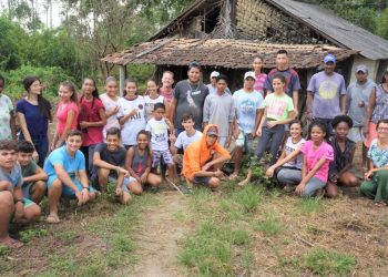 Estudantes da ECORM de São João Bosco participam de oficina em farinheira