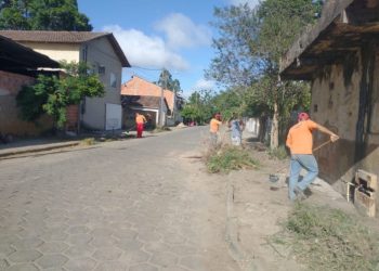 Secretaria de Obras realiza limpeza nos Bairros do município