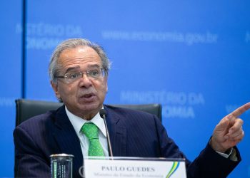 Ministro da Economia defende taxar super-ricos e desonerar empresas