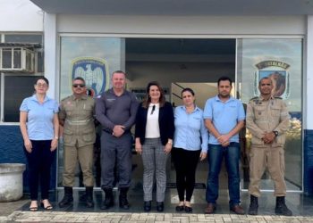 Equipe da Secretaria Municipal de Educação reúne com representantes de militares para diálogo sobre Escola Cívico-Militar de Nova Venécia