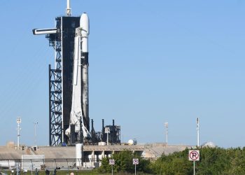Foguete da SpaceX lança dois satélites da Força Aérea Brasileira
