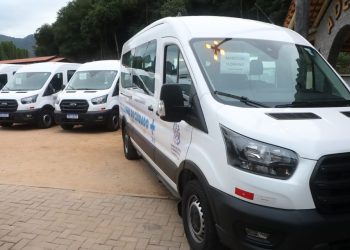 Governo entrega veículos de transporte sanitário aos municípios das regiões Sul e Serrana