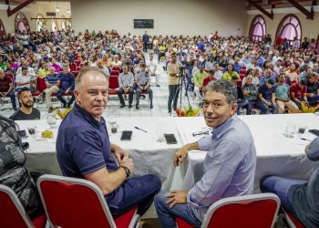 Deputado Freitas reúne centenas em prestação de contas