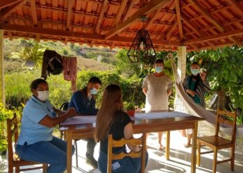 CMEITI Maria Idalina Machado Fiel recebe a Polícia Ambiental e a criançada faz festa