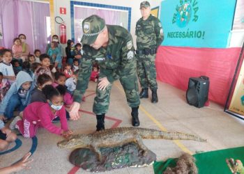 CMEITI Maria Idalina Machado Fiel recebe a Polícia Ambiental e a criançada faz festa