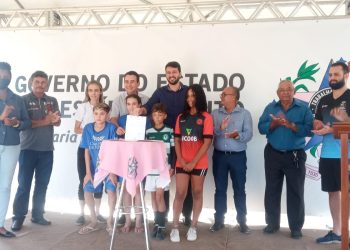 Prefeitura de Nova Venécia assina ordem de serviço para construção de Campo Bom de Bola no Bairro Altoé