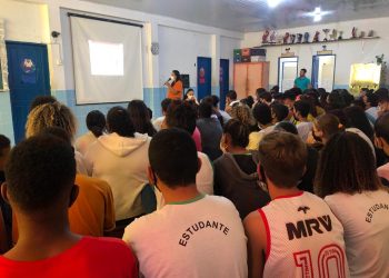 Bullyng e automutilação são temas de palestra em escola de jaguaré