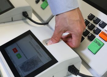 Eleitor pode pedir autorização para votar em trânsito