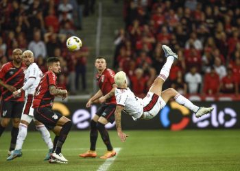 Copa do Brasil: Flamengo bate Athletico-PR com golaço de Pedro
