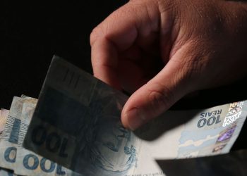 Lei de Diretrizes Orçamentárias prevê mínimo de R$ 1.294 em 2023