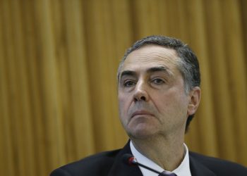Ministro do STF, Luís Roberto Barroso, suspende aplicação do piso nacional da enfermagem