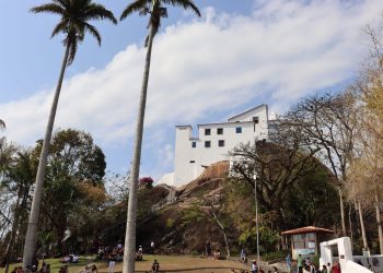 Frades do Convento da Penha pedem que fiéis rezem por chuva no ES