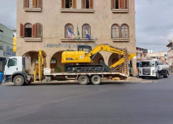 Prefeitura de Nova Venécia recebe novos caminhões e uma escavadeira hidráulica