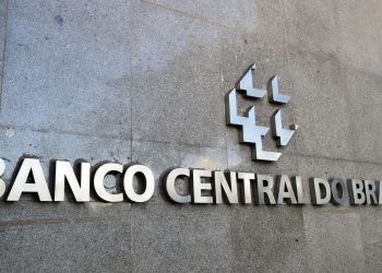 Faturas de cartão com linguagem simples podem reduzir endividamento