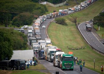 Presidente pede que manifestantes desobstruam as rodovias em todo país