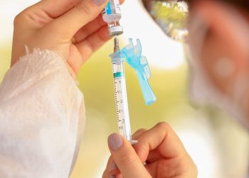 Richarlison decide e Brasil inicia Copa com vitória sobre a Sérvia