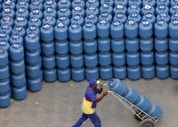 Petrobras reduz preço do gás de cozinha em 9,7% para distribuidoras